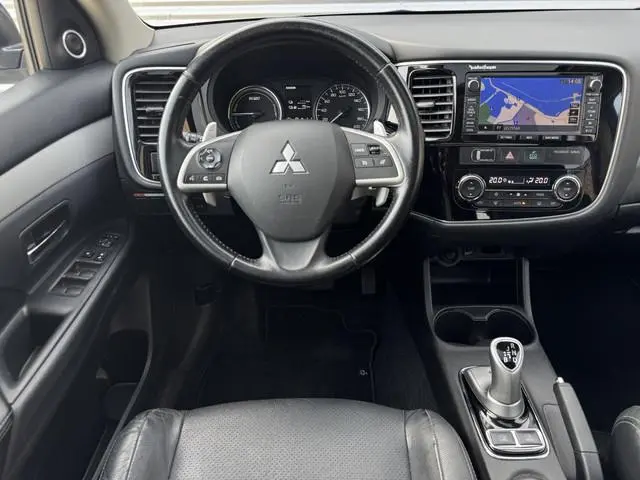 Mitsubishi Outlander 2.0 PHEV Instyle 2e Eigenaar|Schuifdak|Navi|Camera|Clima|Cruise|Stoelverwarming...