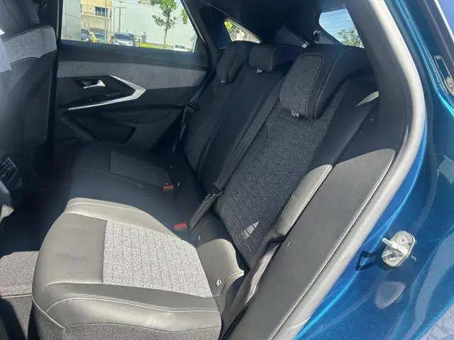 Peugeot e-3008