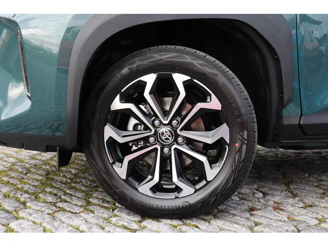 Toyota Yaris Cross 1.5 Hybrid 115 Dynamic, Comfort pack, BSM, Parkeersensoren, Stoel en stuurverwarm...