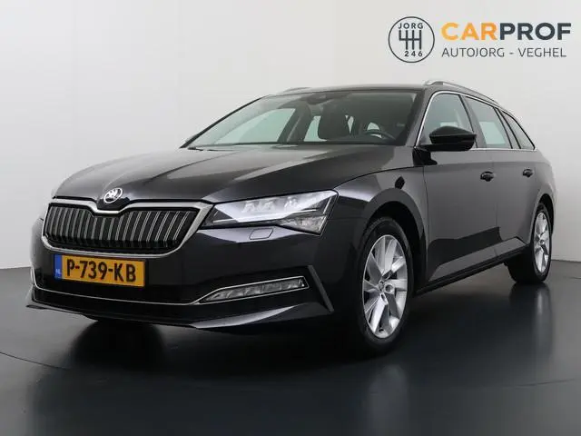 Skoda Superb Combi 1.4 TSI iV Business Edition Plus PHEV | Trekhaak | Navigatie |  Camera |
