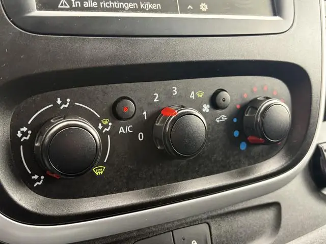 Nissan NV300