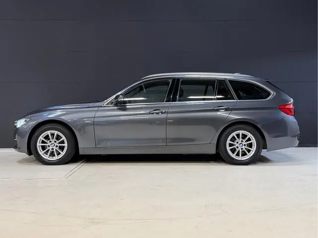 BMW 3-serie Touring 318i High Executive Automaat | Leder | Stoelverwarming | Full LED | Navi | PDC V...