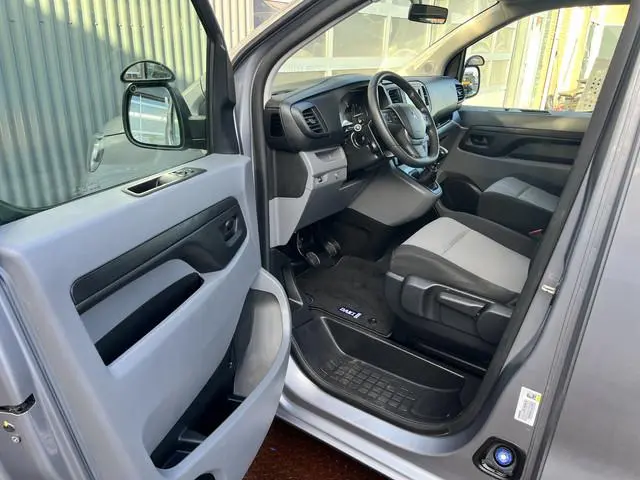Peugeot Traveller