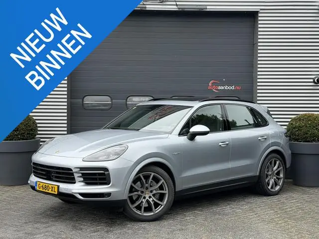 Porsche Cayenne 3.0 E-Hybrid Sport Chrono | Panoramadak | Camera | Head-Up Display | Stoelventilatie...