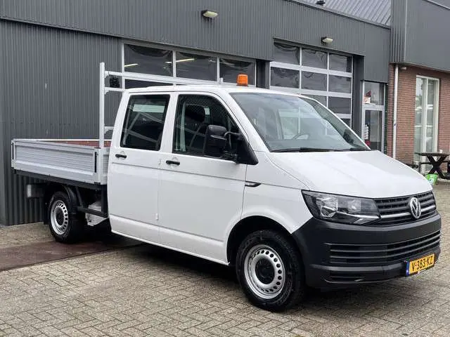 Volkswagen Transporter 2.0 TDI L2H1 DC 102pk Pick-up Trekhaak Airco Camera Cruise controle Navigatie...