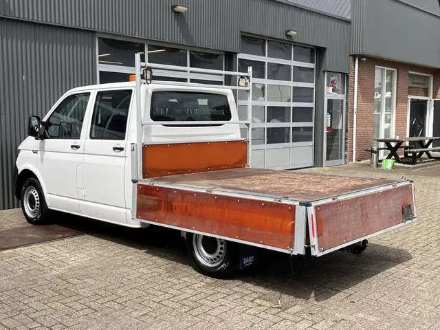 Volkswagen Transporter 2.0 TDI L2H1 DC 102pk Pick-up Trekhaak Airco Camera Cruise controle Navigatie...