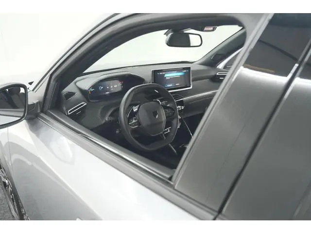 Peugeot 2008 Hybrid 136 e-DCS6 Allure | VOORZIEN VAN DE JUISTE OPTIES | 360 Camera | Adaptieve Cruis...