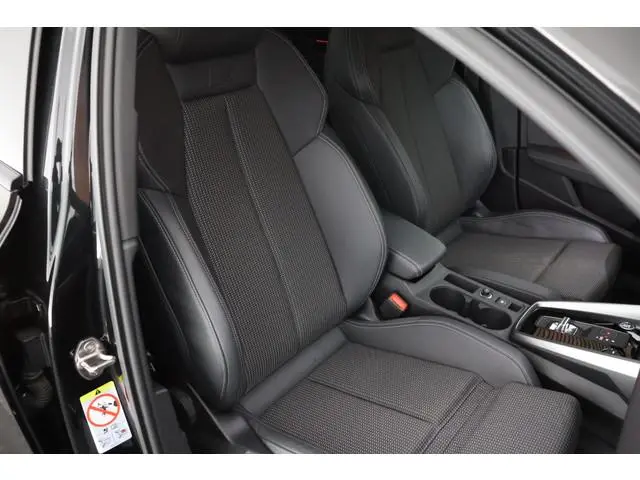 Audi A3 Sportback 45 TFSIe 245pk S edition Competition Camera Keyless HUD Stoelverwarming Adaptive C...