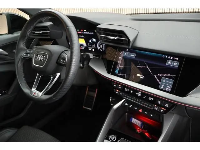 Audi A3 Sportback 45 TFSIe 245pk S edition Competition Camera Keyless HUD Stoelverwarming Adaptive C...