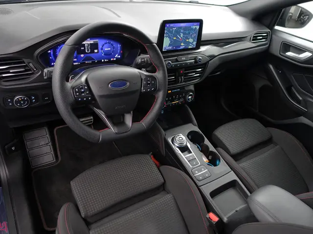 Ford Focus Wagon 1.5 EcoBoost ST Line X Business Aut- Carplay, Android Auto, Xenon Led, Stuur/Stoelv...