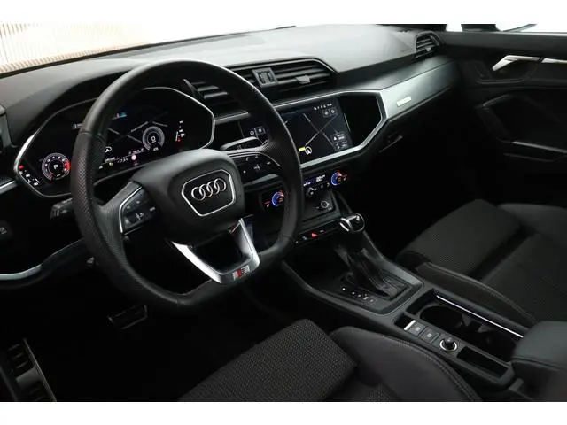 Audi Q3 35 TFSI 150pk S edition Black Edition Camera Stoelverwarming LED Virtual Cockpit Navigatie