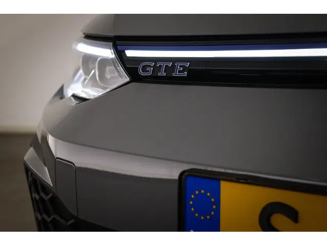 Volkswagen Golf 1.4 eHybrid GTE SOH 92% | WINTER PACK | PANORAMADAK | HEAD UP | STUURVERWARMING | PA...