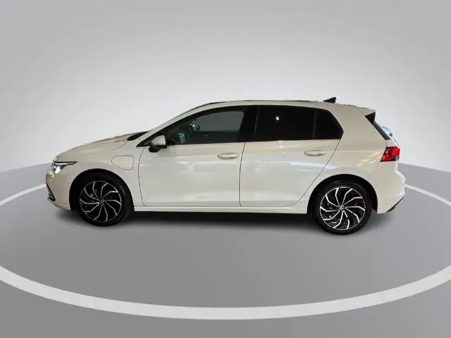 Volkswagen Golf 1.4eHybrid 150kW/204PK Style DSG · Panoramadak · Trekhaak · Apple/Android Car Play ·...