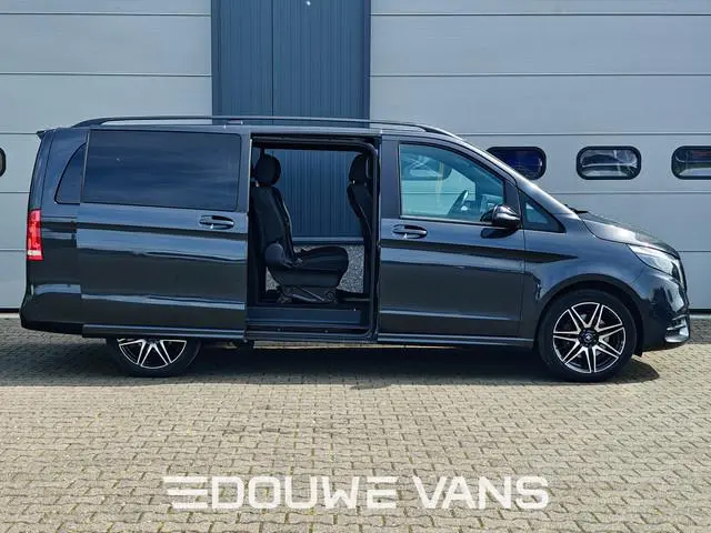 Mercedes-Benz V-Klasse V300 L2 4MATIC AMG LED Lang DAB 239PK Night Pakket Burmester Dubbel Cabine