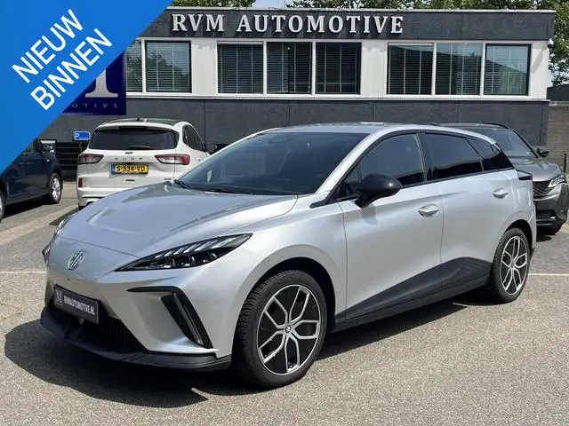 MG MG4 Electric Luxury 64 kWh VAN: 24.900,- VOOR: 22.877,- UW WKVOORDEEL: 2.023,- | 360 CAMERA| 7 JA...