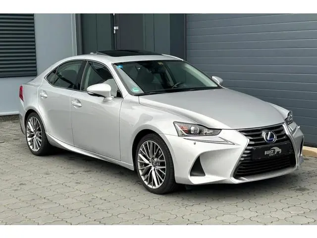 Lexus IS