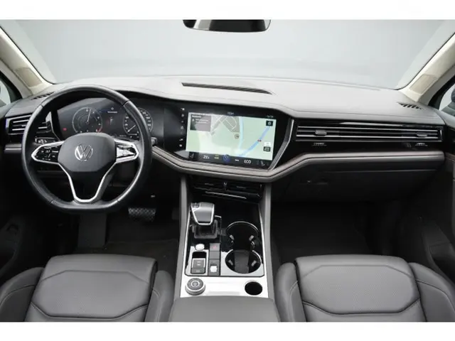 Volkswagen Touareg 3.0 TSi eHybrid  ATMOSPHERE 4MOTION TREKHAAK/HEAD-UP/PANORAMADAK