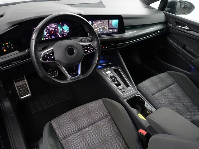 Volkswagen Golf 1.4 eHybrid GTE Performance- Xenon Led Matrix, Stuur/Stoelverwarming, Sfeerverlichti...