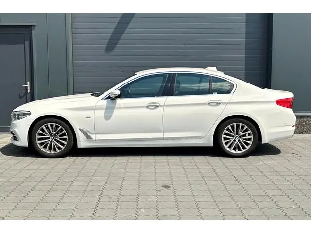 BMW 5-serie 530i High Executive Luxury Line NAPPA LEER 18" NL-auto!