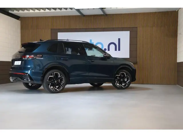 Volkswagen Tiguan 1.5 eHybrid 272pk R-Line Black Style Pano/IQ.Light HD/360/Headup/Keyless/ACC/DCC/D...