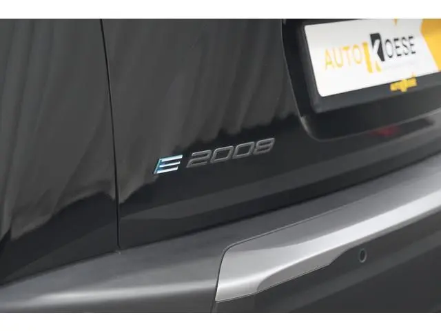 Peugeot e-2008 EV Active 50 kWh | Parkeersensoren | Apple Carplay | Climate Control