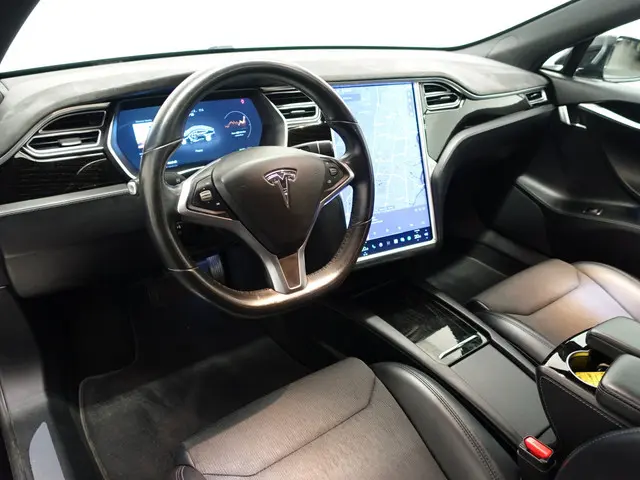 Tesla Model S 75 Base Black Pack- SOH 88%, Panoramadak,  Alcantara Interieur afwerking, Autopilot