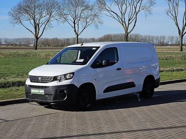 PEUGEOT PARTNER 1.5 l2 navi airco 3 zits