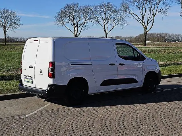 PEUGEOT PARTNER 1.5 l2 navi airco 3 zits