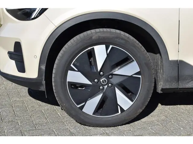Volvo EX40
