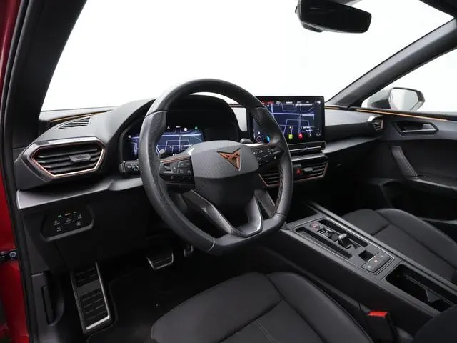 CUPRA Leon 1.4 eTSI 245 pk VZ | Kuipstoelen | Achteruitrijcamera | Adaptive Cruise | Stuur-/stoelver...