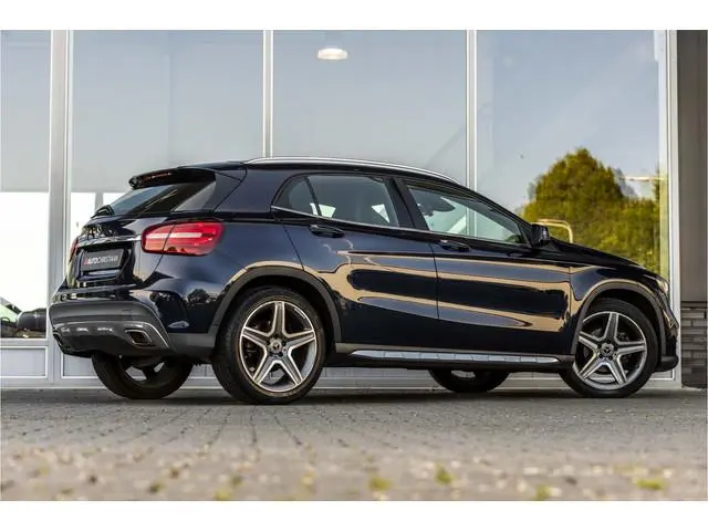 Mercedes-Benz GLA-klasse 180 Business Solution AMG Upgrade Edition | 19" | Camera