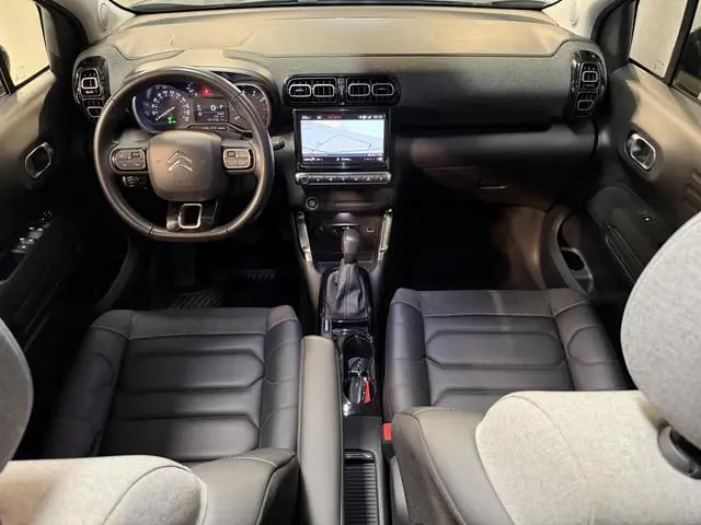 Citroen C3 Aircross 1.2 PureTech Shine 16"/Panoramadak/Leder/Stoelverwarming/Camera/Navigatie/Apple...