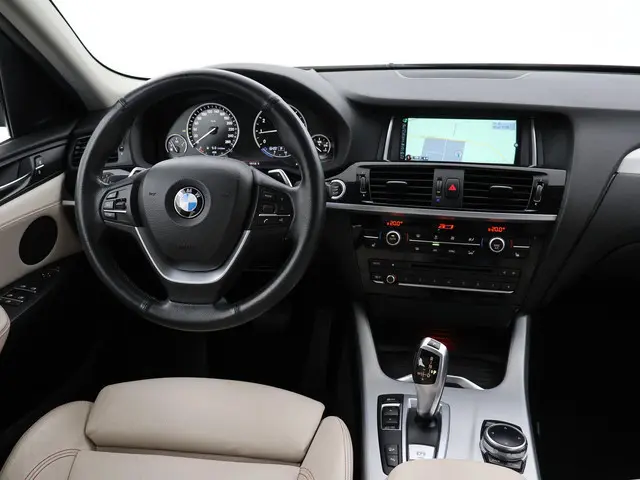 BMW X4 xDrive20i 184 PK H.E. + TREKHAAK 2000 KG | LEDER | HEAD-UP | STOELVERW. | 19 INCH