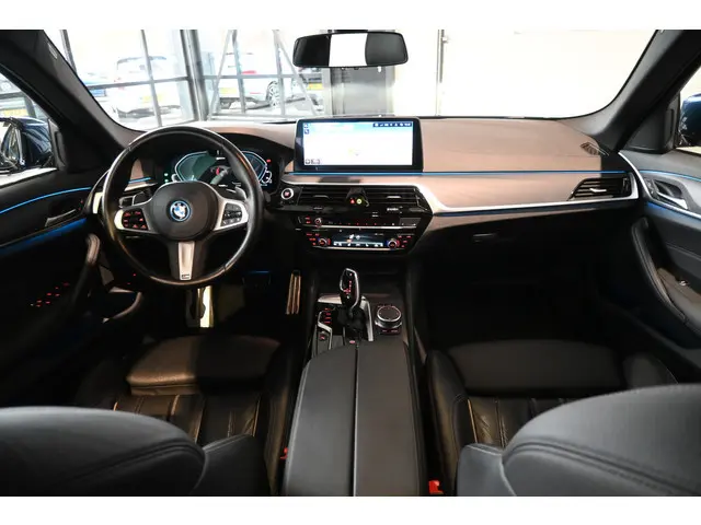 BMW 5-serie Touring 530e xDrive Business Edition Plus M-Pakket Panoramadak Laser LED Head Up Adaptie...