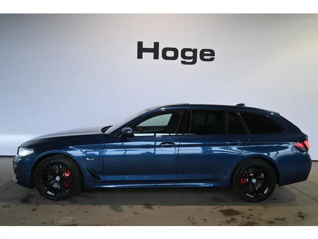 BMW 5-serie Touring 530e xDrive Business Edition Plus M-Pakket Panoramadak Laser LED Head Up Adaptie...