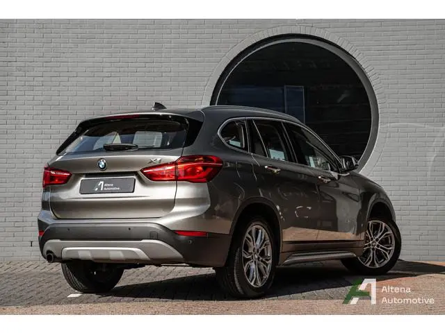 BMW X1 sDrive18i High Executive Xline, park assistant, stoelverwarming, head-up
