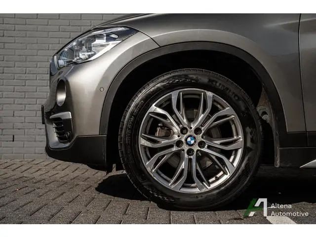 BMW X1 sDrive18i High Executive Xline, park assistant, stoelverwarming, head-up