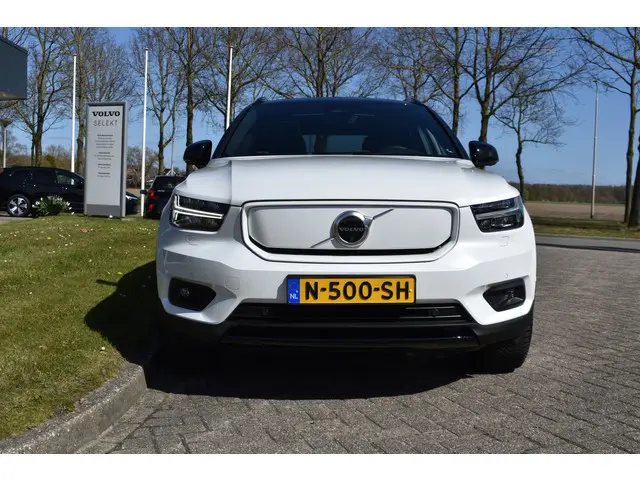 Volvo XC40 Recharge Pro | Panodak | H&K | ACC | All seasons | Stuurverwarming | 360 Camera