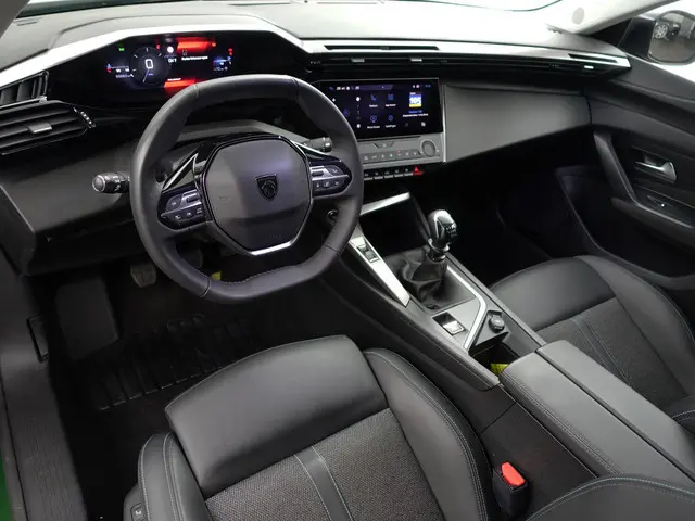 Peugeot 308 1.2 PureTech Active Pack Business- Carplay, Android Auto, Stoelverwarming, Comfort Pakke...