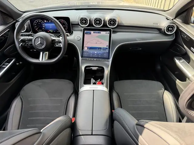 Mercedes-Benz C-klasse Estate 300 e AMG Line 18"/Panoramadak/Trekhaak/LED/Stoelverwarming/Sfeerverli...