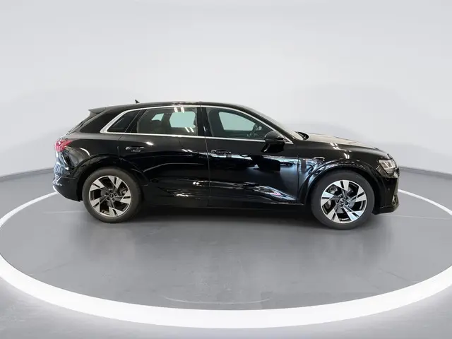 Audi e-tron 55 quattro 95 kWh 408pk S Edition · SOH 96,8% · Camera · Luchtvering · Afneembare Trekha...
