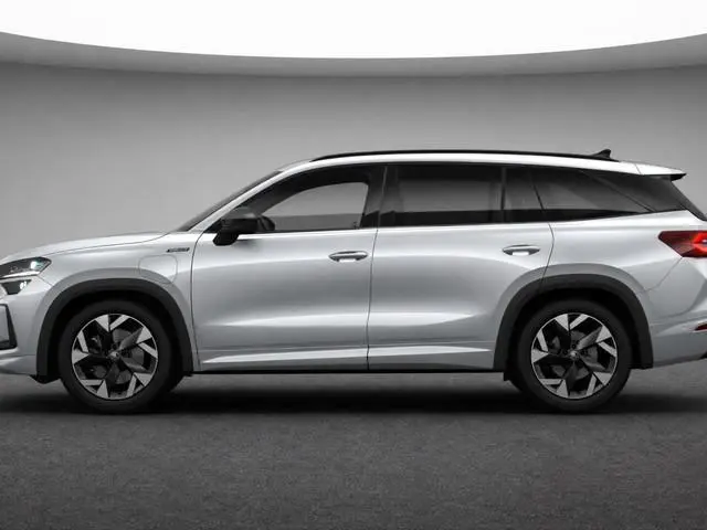 Škoda Kodiaq Sportline Limited PHEV 204 PK SUV | Smokey Diamond | Trekhaak uitklapbaar | 2.000,- inr...
