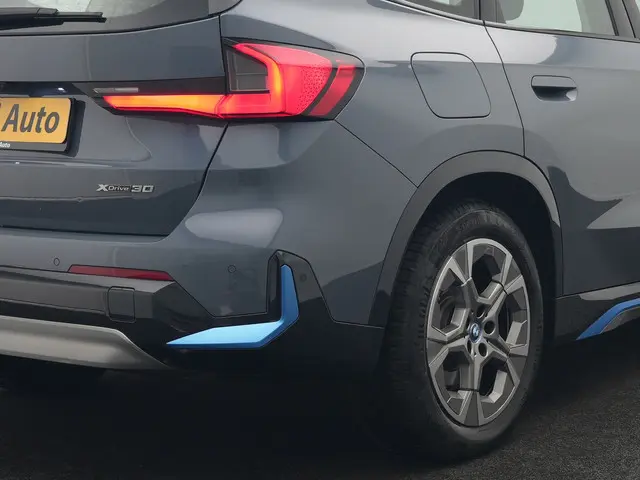 BMW iX1