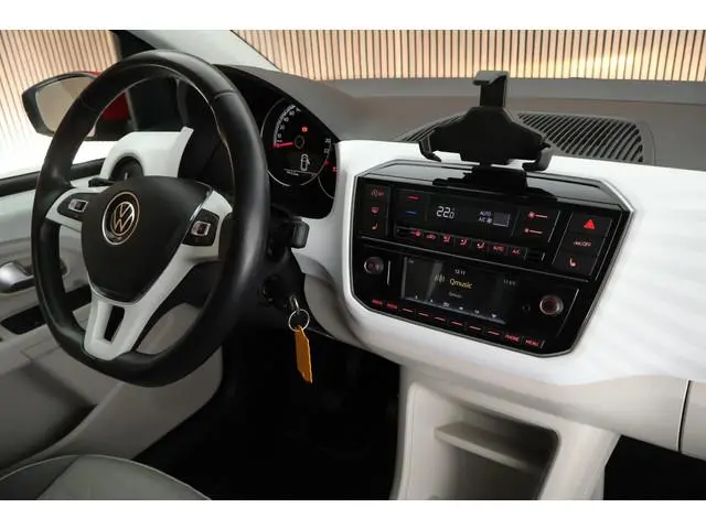 Volkswagen Up! 1.0 60pk beats NL Auto Cruise Camera Stoelverwarming Climate Control