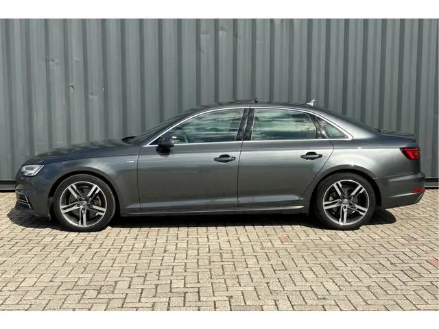 Audi A4 Limousine 1.4 TFSI 150pk S-Line SCHUIFDAK 25525KM! NL-auto!