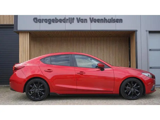 Mazda 3 2.0 120pk GT-M *Black Optik* Leder HUD BOSE LED Stoelverwarming Keyless *Soul Red Pearl* NL...