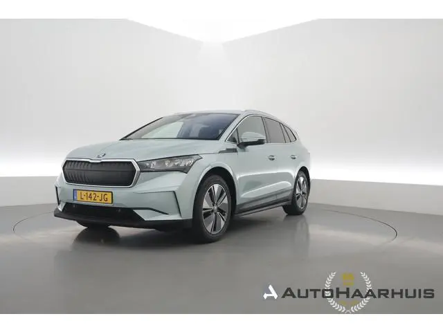 ŠKODA Enyaq iV 60 | RIJKLAAR!! | Warmtepomp | Adapt. Cruise | Trekhaak | Stoel- Stuurverw. | Memory...