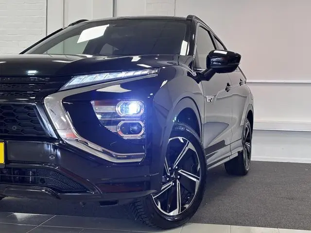 Mitsubishi Eclipse Cross 2.4 PHEV Instyle | Leder | Panorama dak | 4seizoenen banden |