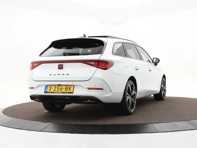 CUPRA Leon Sportstourer 1.4 245pk DSG e-Hybrid VZ Adrenaline · Panoramadak · Camera · Keyless · Stuu...