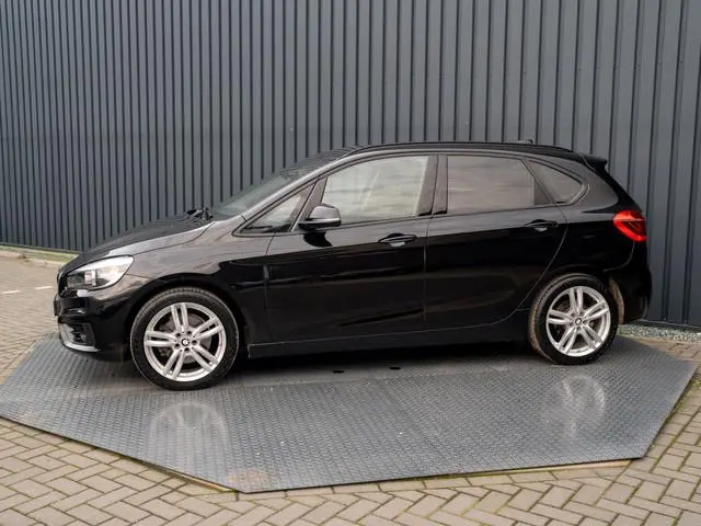 BMW 2-serie Active Tourer 218i Business | 18'' | Parkeersensoren V&A | Stoelverw. | Navi | Prijs Rij...